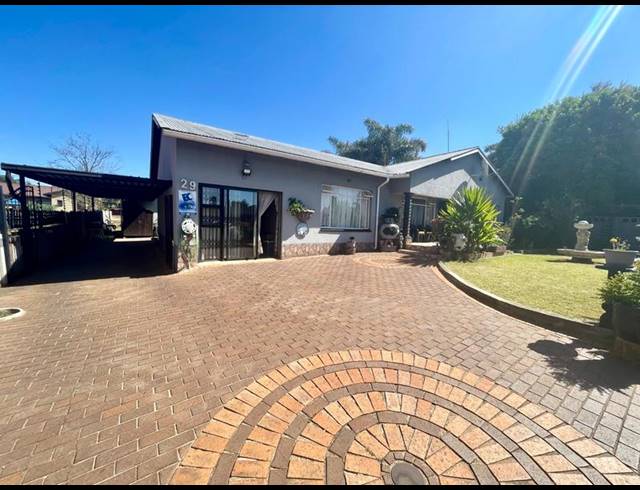 5 BEDROOM HOUSE FOR SALE IN DAN PIENAARVILLE